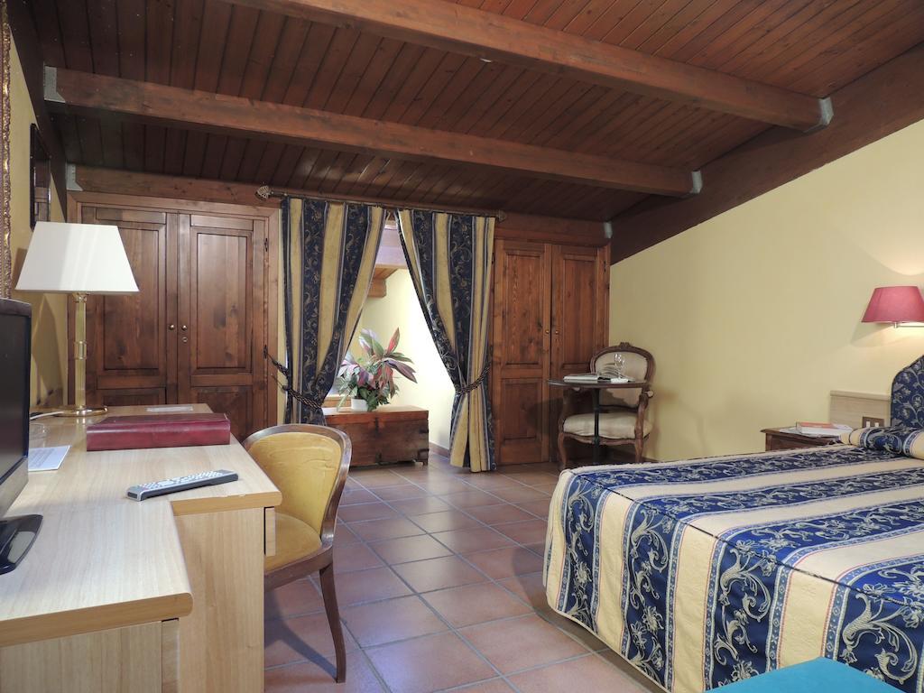 앙귈라라사바치아 Country Relais I Due Laghi 빌라 객실 사진